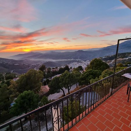 Lovely 2 Bed Apartment With Stunning Views & Pool 콤페타 외부 사진