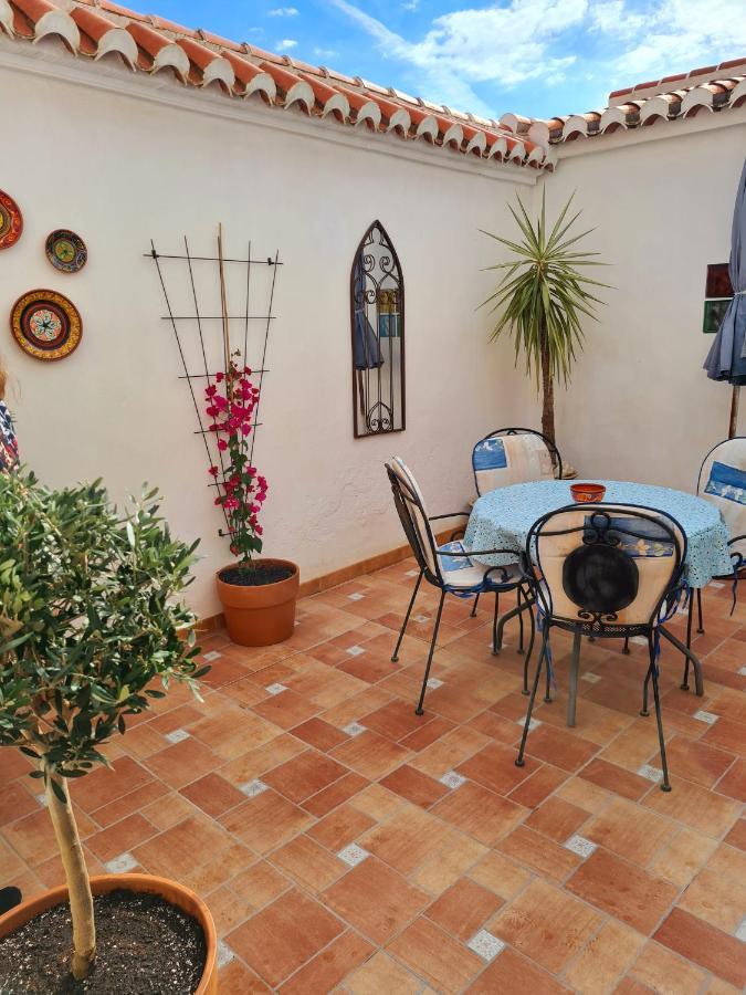Lovely 2 Bed Apartment With Stunning Views & Pool 콤페타 외부 사진