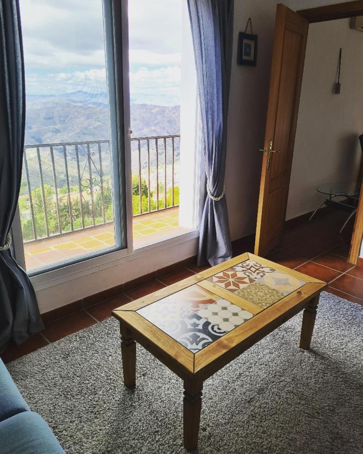 Lovely 2 Bed Apartment With Stunning Views & Pool 콤페타 외부 사진