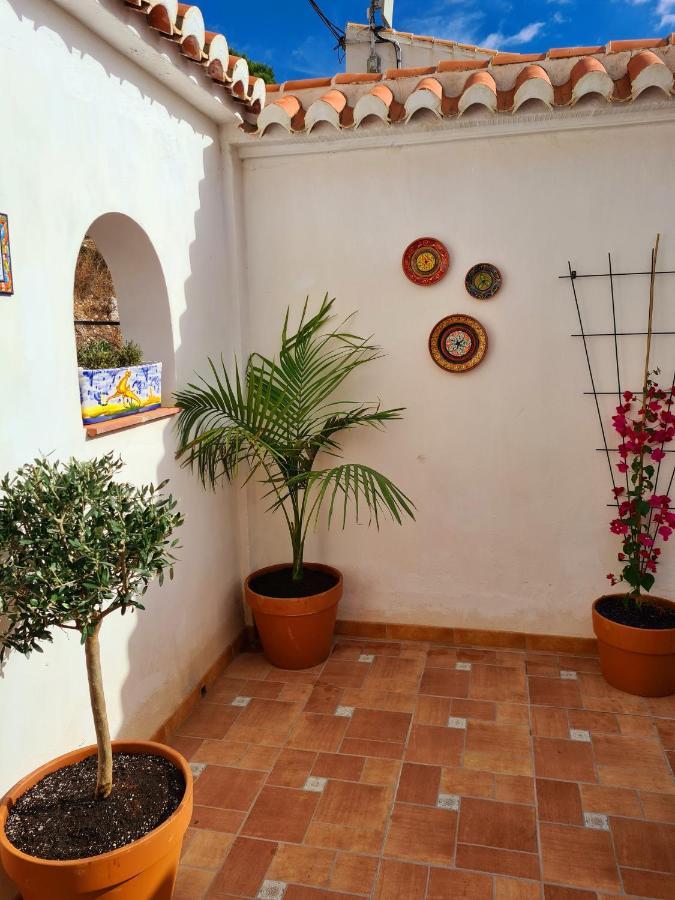 Lovely 2 Bed Apartment With Stunning Views & Pool 콤페타 외부 사진
