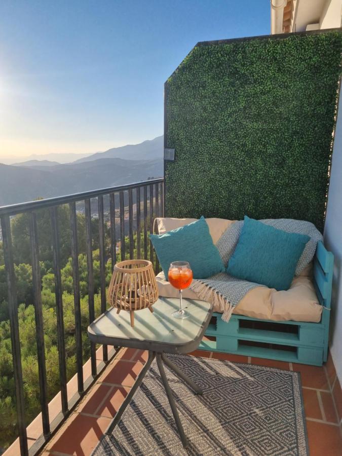 Lovely 2 Bed Apartment With Stunning Views & Pool 콤페타 외부 사진