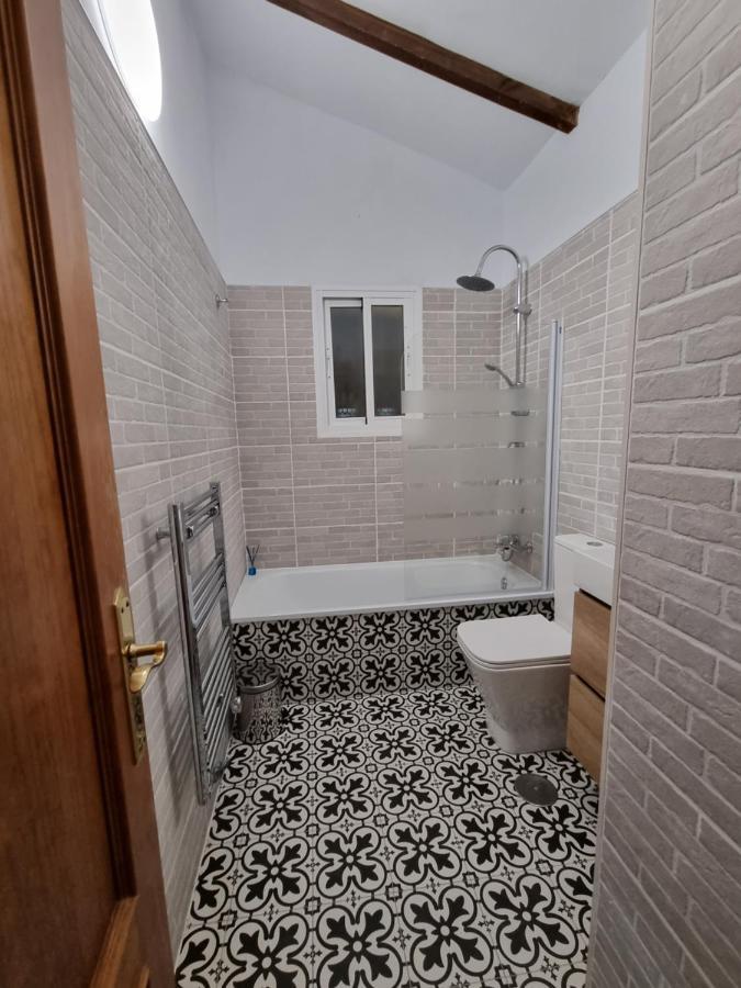Lovely 2 Bed Apartment With Stunning Views & Pool 콤페타 외부 사진
