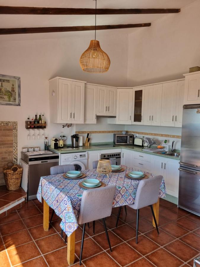 Lovely 2 Bed Apartment With Stunning Views & Pool 콤페타 외부 사진