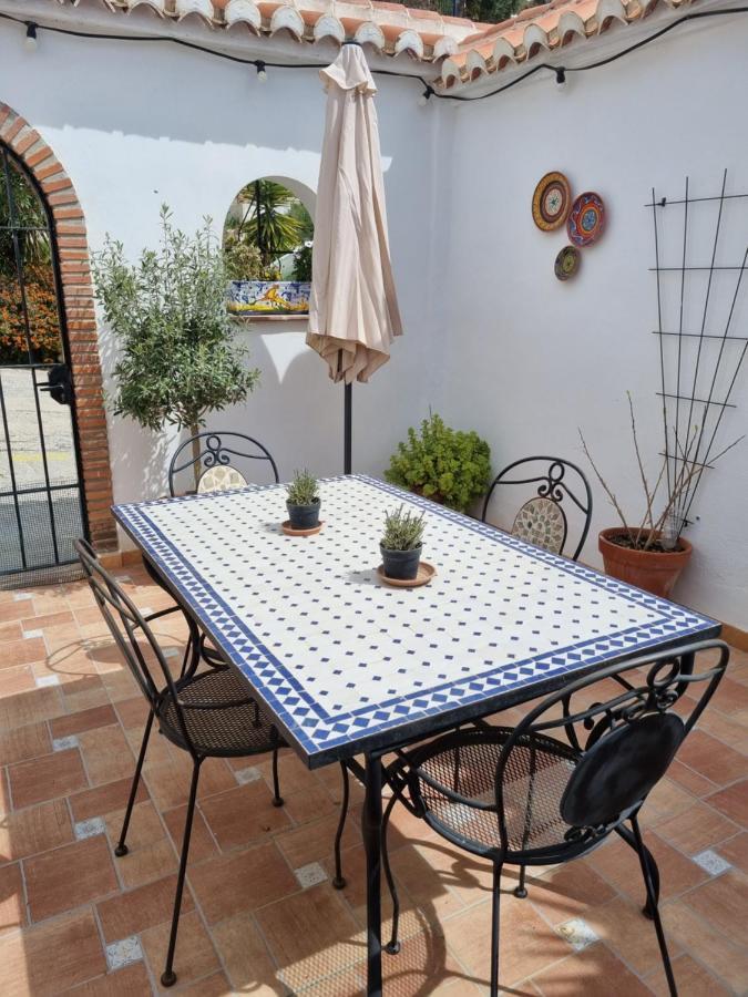 Lovely 2 Bed Apartment With Stunning Views & Pool 콤페타 외부 사진